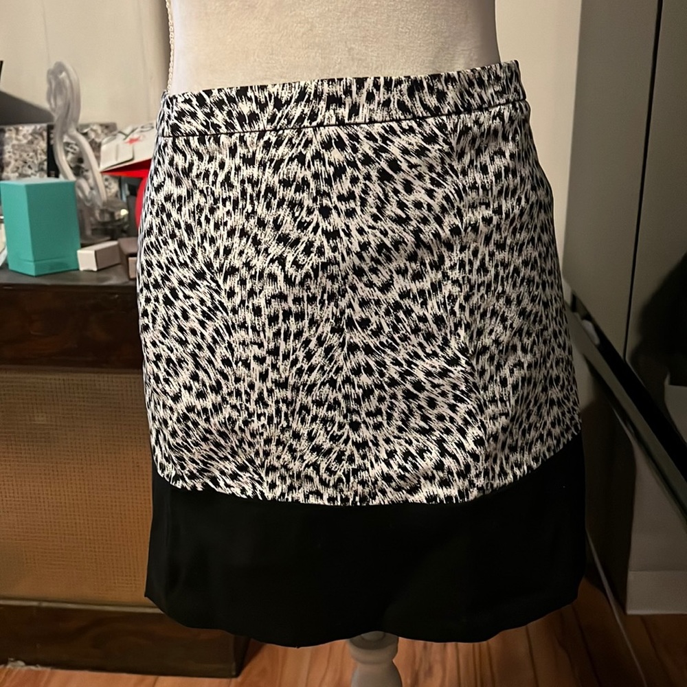 🆑FINAL PRICE‼️ Michael Kors size 8 animal print black and white skirt